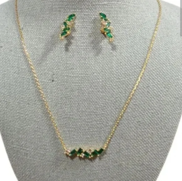 Elegant Gold and Green Jewelry Set - Picture 8 of 8